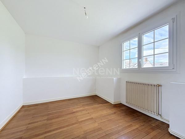 Orvault proche Bourg : En vente, jolie maison 2 chambres sur 416 m² parcelle, en hameau.