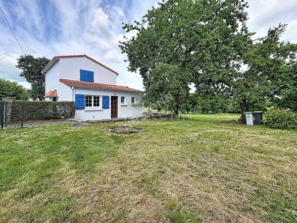 Orvault proche Bourg : En vente, jolie maison 2 chambres sur 416 m² parcelle, en hameau.