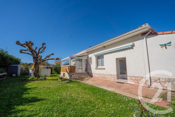 Maison à vendre  5 pièces - 122 m 2   SAUJON  - 17