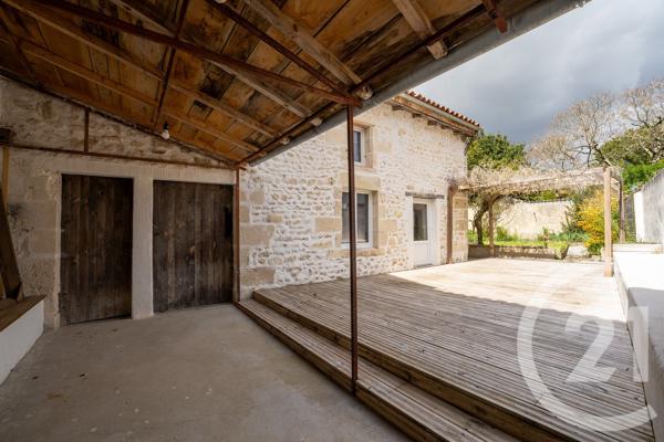 Maison à vendre  5 pièces - 122 m 2   SAUJON  - 17