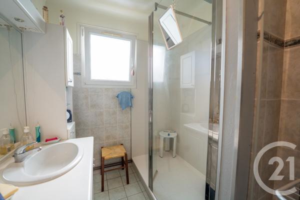 Maison à vendre  5 pièces - 122 m 2   SAUJON  - 17