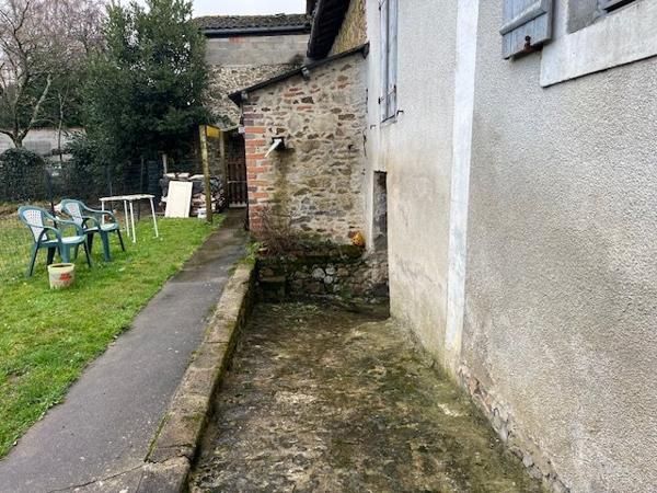 Maison à rénover située au coeur de Vayres Vayres
