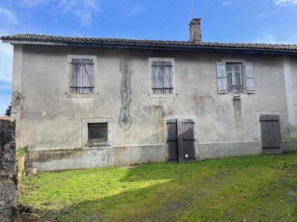 Maison à rénover située au coeur de Vayres Vayres