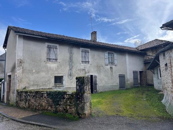 Maison à rénover située au coeur de Vayres Vayres