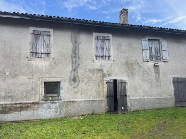 Maison à rénover située au coeur de Vayres Vayres