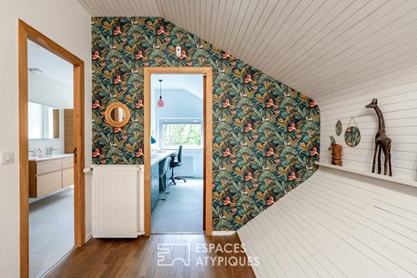 Maison d’architecte à la toiture papillon avec vue