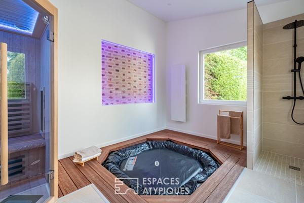 Maison d’architecte à la toiture papillon avec vue