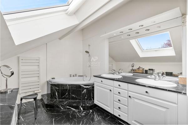 Maison Orgeval 10 pièce(s) 163m2 €725 000 ** - Référence 17300