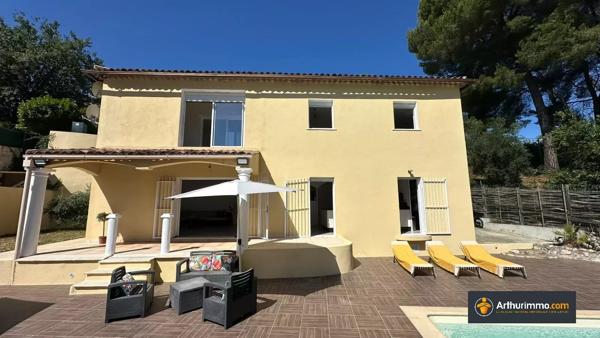 Vente                                                      Villa
                        
                     6 pièces                      162 m2                     à Cagnes-sur-Mer