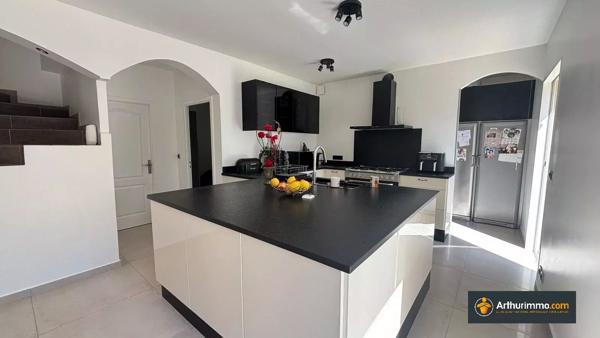 Vente                                                      Villa
                        
                     6 pièces                      162 m2                     à Cagnes-sur-Mer