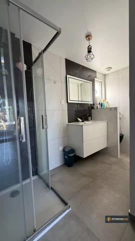 Vente                                                      Villa
                        
                     6 pièces                      162 m2                     à Cagnes-sur-Mer