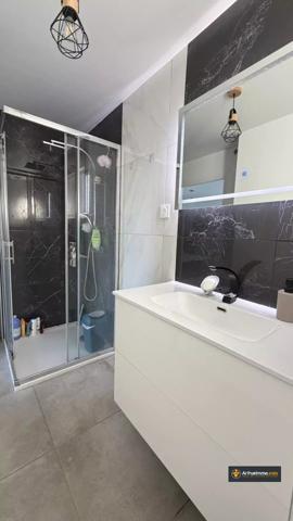 Vente                                                      Villa
                        
                     6 pièces                      162 m2                     à Cagnes-sur-Mer