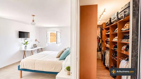 Vente                                                      Villa
                        
                     6 pièces                      162 m2                     à Cagnes-sur-Mer