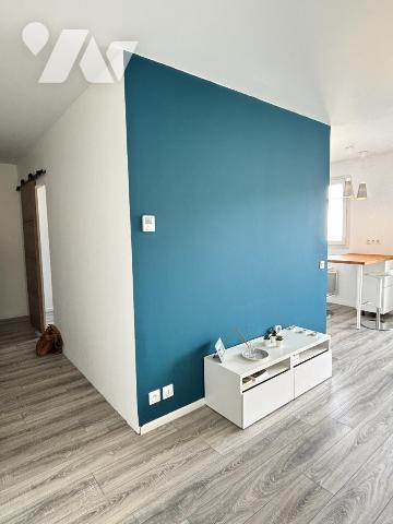 VOIRON appartement 2P+c au dernier étage. Terrasses & garage