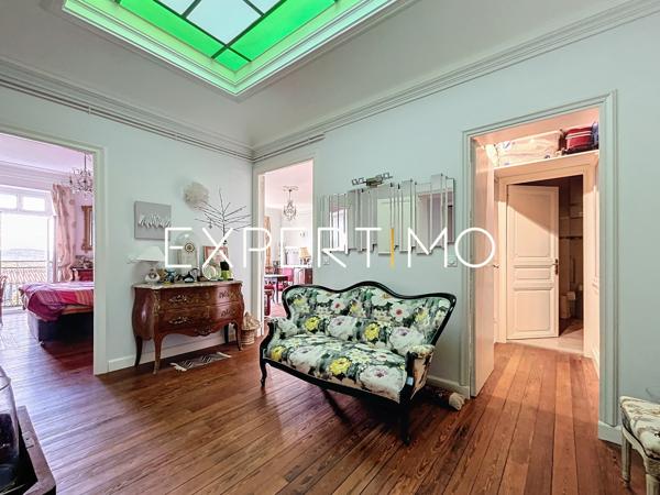 Castelnaudary (11400) Castelnaudary : immeuble de 480m² avec cour intérieure de 750m2 env. en plein centre ville.