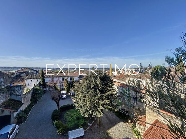 Castelnaudary (11400) Castelnaudary : immeuble de 480m² avec cour intérieure de 750m2 env. en plein centre ville.