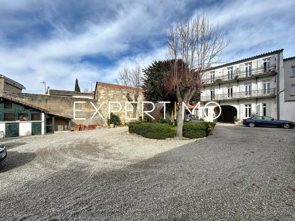 Castelnaudary (11400) Castelnaudary : immeuble de 480m² avec cour intérieure de 750m2 env. en plein centre ville.