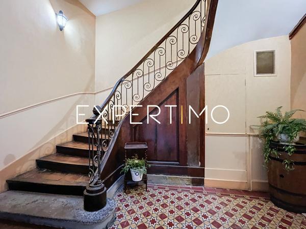 Castelnaudary (11400) Castelnaudary : immeuble de 480m² avec cour intérieure de 750m2 env. en plein centre ville.