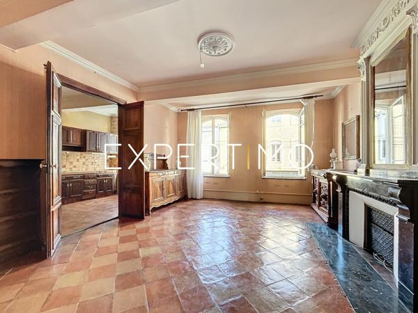 Castelnaudary (11400) Castelnaudary : immeuble de 480m² avec cour intérieure de 750m2 env. en plein centre ville.