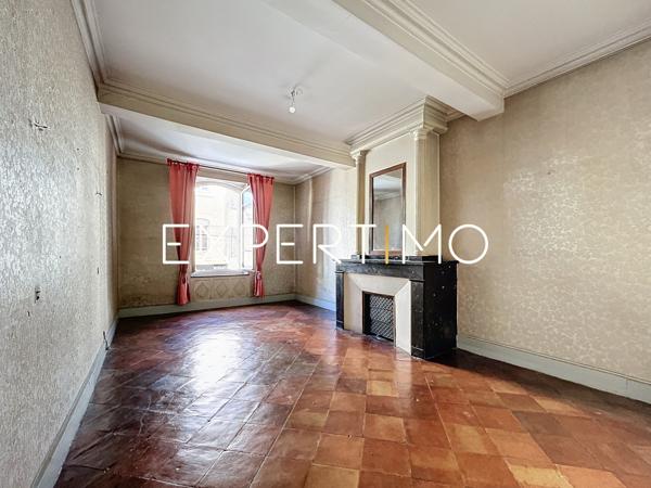 Castelnaudary (11400) Castelnaudary : immeuble de 480m² avec cour intérieure de 750m2 env. en plein centre ville.