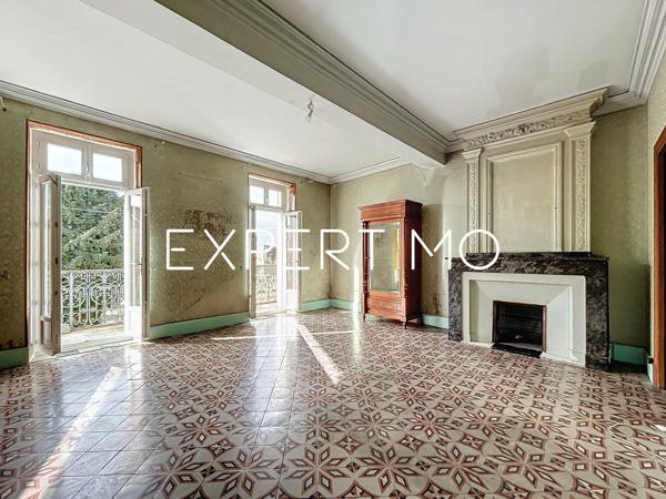 Castelnaudary (11400) Castelnaudary : immeuble de 480m² avec cour intérieure de 750m2 env. en plein centre ville.