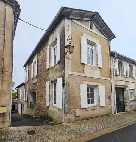 MAISON DE VILLE ROULLET SAINT ESTEPHE 4 PIECE(S)