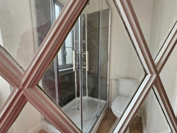 MAISON DE VILLE ROULLET SAINT ESTEPHE 4 PIECE(S)