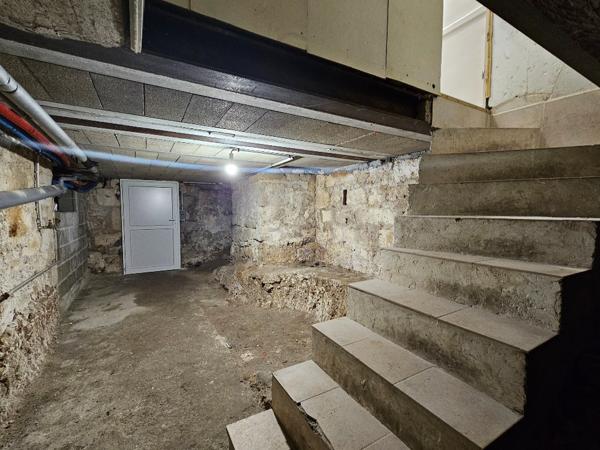 MAISON DE VILLE ROULLET SAINT ESTEPHE 4 PIECE(S)