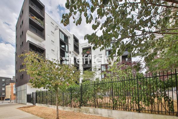 Appartement
         2 pièces
        - 41 m² 225 000 € *