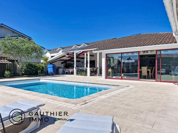 Maison
         5 pièces
        - 204 m²