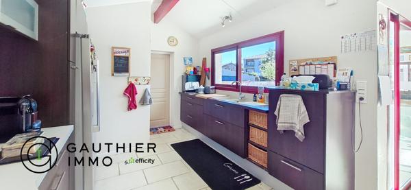 Maison
         5 pièces
        - 204 m²
