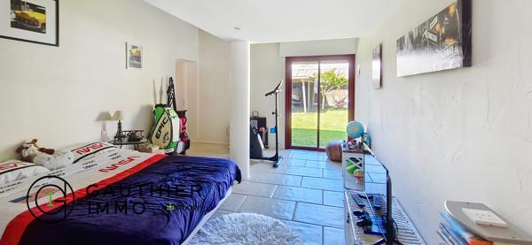 Maison
         5 pièces
        - 204 m²