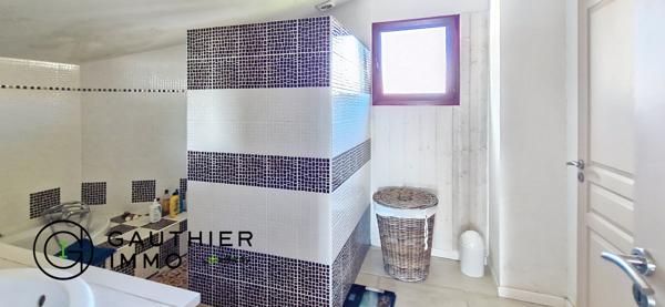Maison
         5 pièces
        - 204 m²