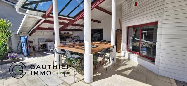 Maison
         5 pièces
        - 204 m²