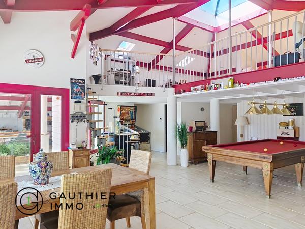 Maison
         5 pièces
        - 204 m²