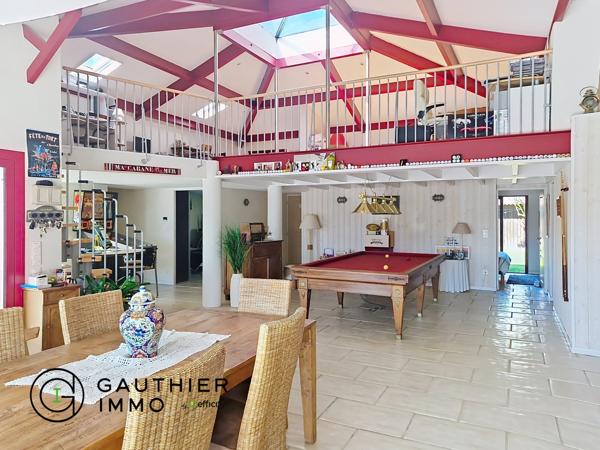 Maison
         5 pièces
        - 204 m²