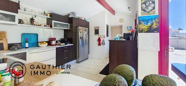 Maison
         5 pièces
        - 204 m²