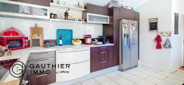 Maison
         5 pièces
        - 204 m²