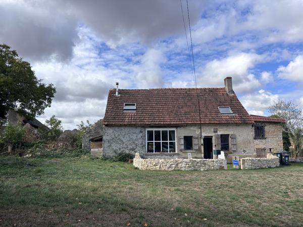 Sancergues - Charmante petite ferme à vivre offrant une vue magnifique et un terrain de 1449 m² Sancergues (18140)
