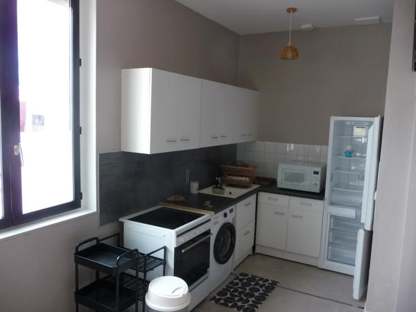 MONTROND LES BAINS PROCHE GARE APPARTEMENT MEUBLE AVEC CAVE Montrond-les-Bains (42210)
