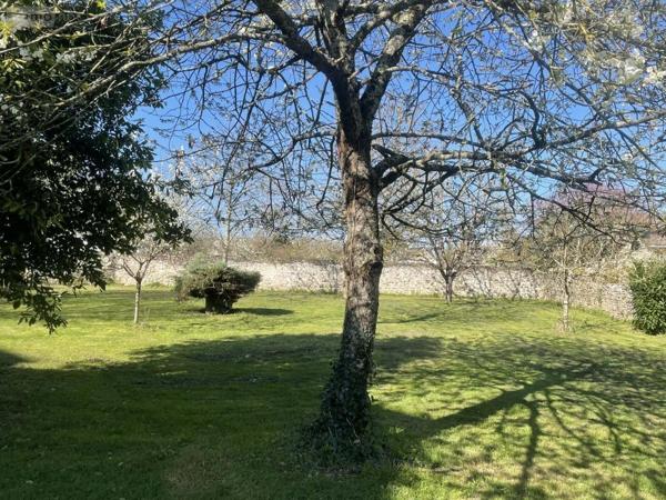 Maison à vendre à Saint-Hilaire-Saint-Florent dans le Maine-et-Loire (49400), ref : 49075-811