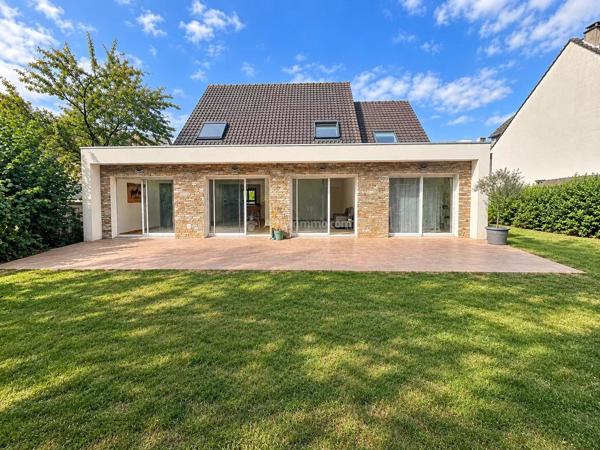 Vente                                                      Maison
                        
                     7 pièces                      194 m2                     à Bailly-Romainvilliers