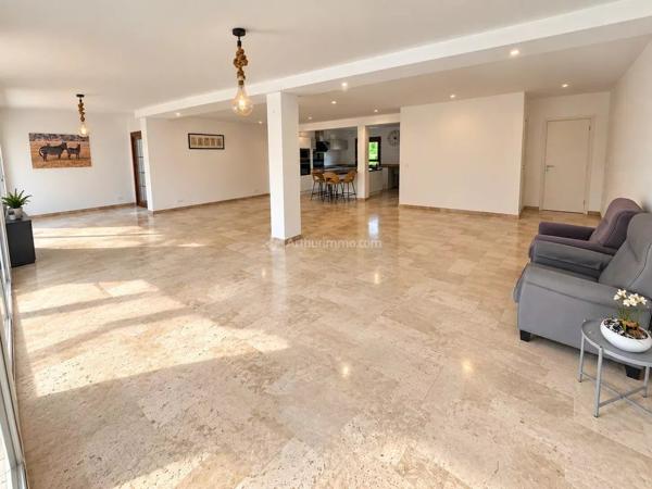 Vente                                                      Maison
                        
                     7 pièces                      194 m2                     à Bailly-Romainvilliers