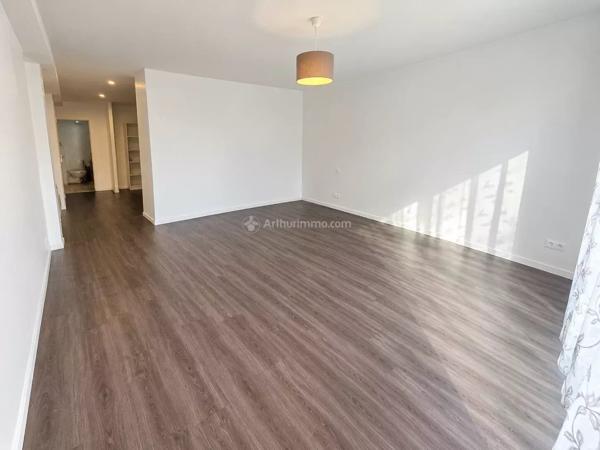 Vente                                                      Maison
                        
                     7 pièces                      194 m2                     à Bailly-Romainvilliers