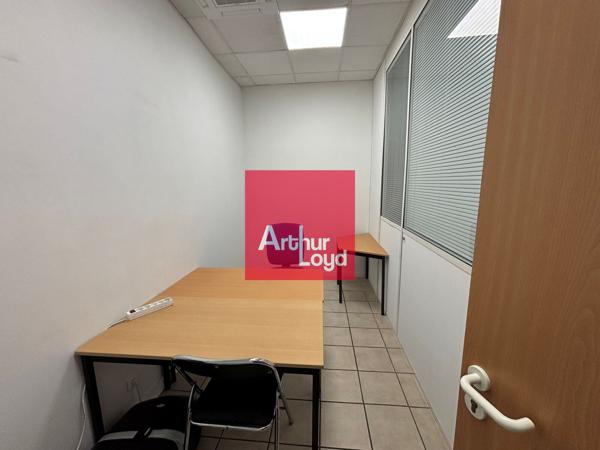 Location local commercial parking sécurisé Gières 179 m² lumineux