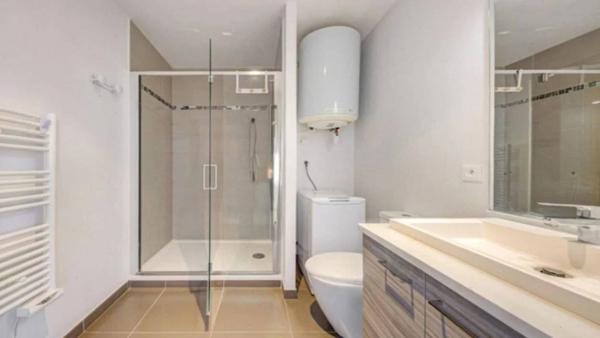 Studio lumineux 24 m² — À deux pas du métro Ménilmontant