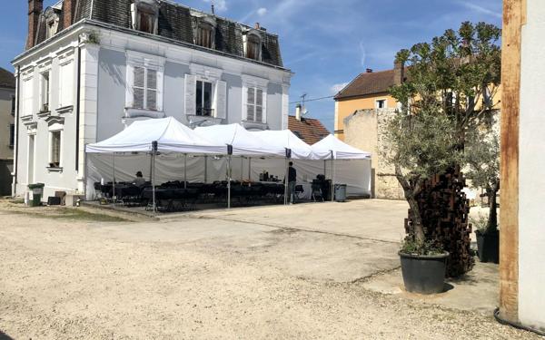 Maison à vendre    4 pièces • 1 866 m2 Viry-Châtillon