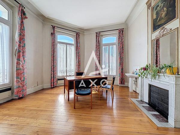 Ensemble immobilier situé en hypercentre