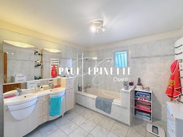 Maison 7 pièces avec piscine et garage