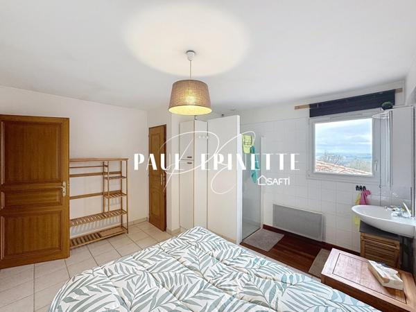 Maison 7 pièces avec piscine et garage